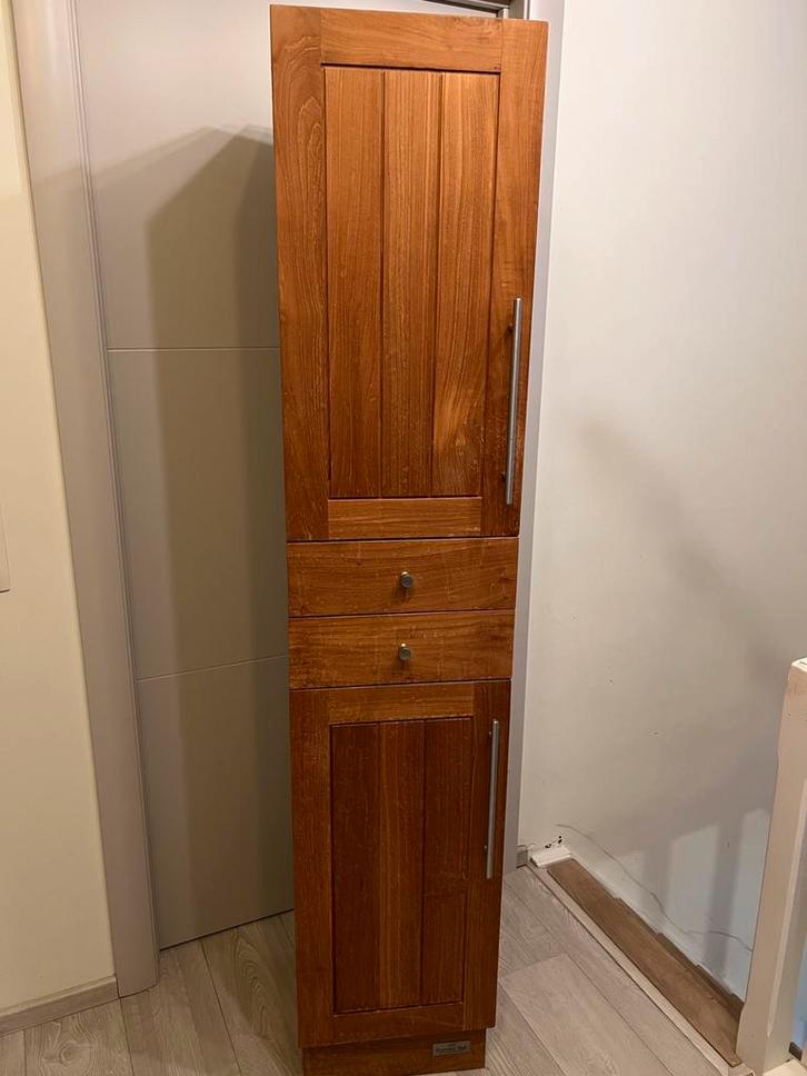 TK: Teak kolomkast badkamer. 2 schuiven, glas. Goeie staat., Maison & Meubles, Salle de bain | Meubles de Salle de bain, Utilisé