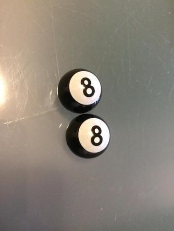8 ball ventieldopjes (2 stuks)  beschikbaar voor biedingen