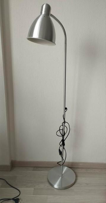 Lamp aluminium beschikbaar voor biedingen