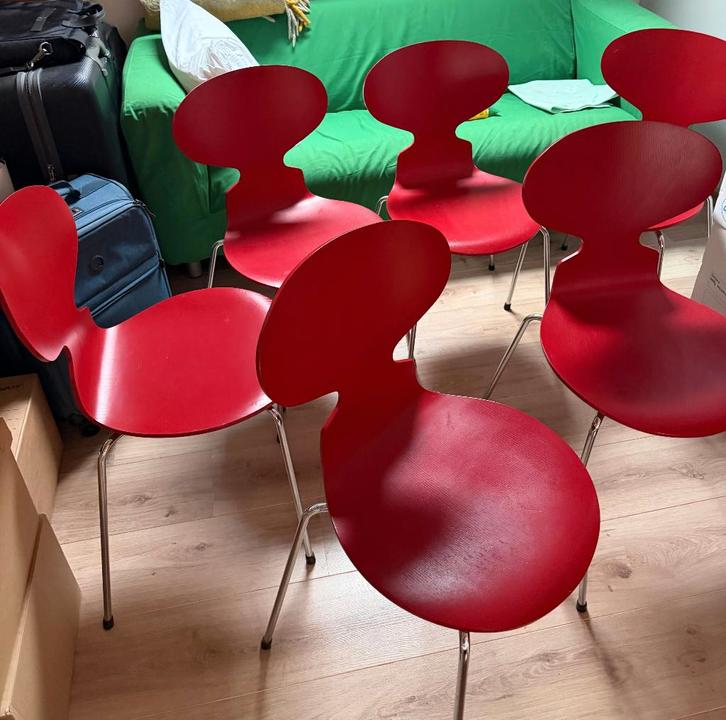 Arne Jacobsen ant chair design stoel, Huis en Inrichting, Stoelen, Gebruikt, Vijf, Zes of meer stoelen, Hout, Metaal, Rood, Ophalen