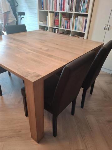 Eettafel  beschikbaar voor biedingen
