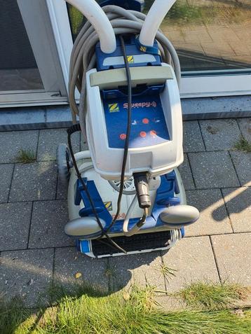 Zwembad robot doet vloer en wanden, Enlèvement