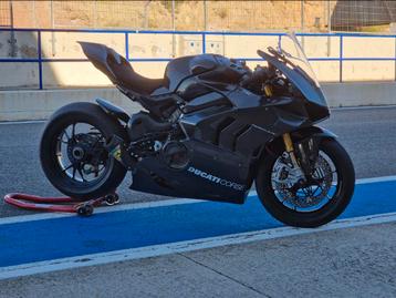 Ducati v4r carbon kuipen beschikbaar voor biedingen