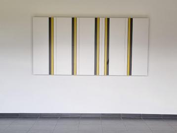 Stevige houten ophang wandkast met 5 deuren beschikbaar voor biedingen