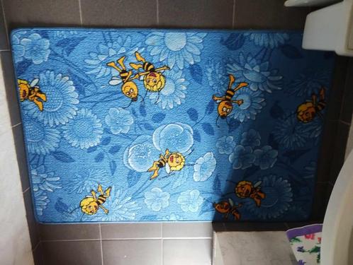 Blauw tapijt Maya de bij Studio 100, 1m32/89cm, slechts 10 €, Maison & Meubles, Ameublement | Tapis & Moquettes, Comme neuf, 50 à 100 cm