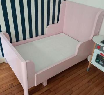 Busunge roze evoluerend Ikea uitschuifbaar kinderbed beschikbaar voor biedingen