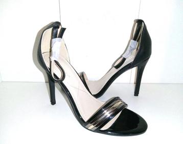 Sandalen/hoge hakken met bandjes - zwart en goud - 39 beschikbaar voor biedingen