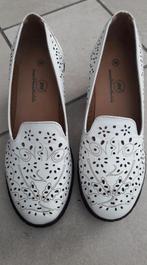 Witte schoenen van Mae & Mathilda maat 36, Vêtements | Femmes, Chaussures, Chaussures basses, Comme neuf, Mae & Mathilda, Enlèvement ou Envoi