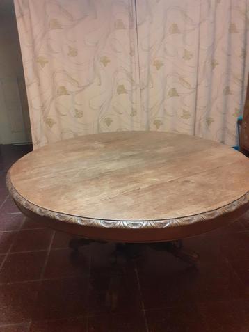 Belle table ancienne ovale (145x130)
