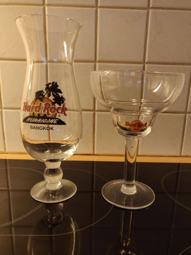 Set van 2 glazen Hardrock Café Bangkok, Verzamelen, Glas en Drinkglazen, Zo goed als nieuw, Overige typen, Ophalen