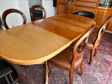 Eettafel – kersenhout, op te frissen beschikbaar voor biedingen