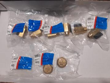 6 robinets d'arret collecteur + 3 bouchons d arret beschikbaar voor biedingen