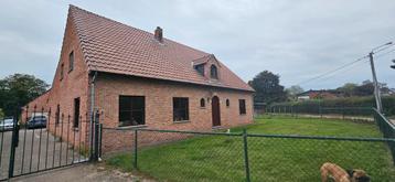 Ruime vrijstaande woning op 1900m2 met 5 slaapkamers beschikbaar voor biedingen