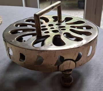 Altaarschel  Eucharistiebel   in Messing beschikbaar voor biedingen