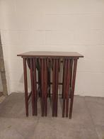 Meuble très original-Table avec 4 tables d'appoint, Ophalen