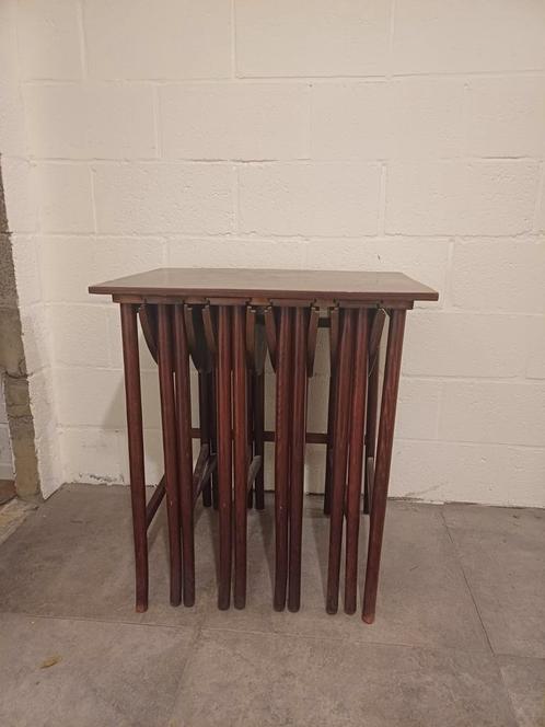 Meuble très original-Table avec 4 tables d'appoint, Antiek en Kunst, Antiek | Meubels | Tafels, Ophalen
