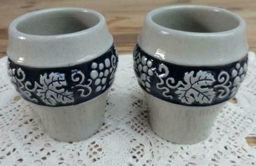 2 Vintage steengoed lepel vaasjes met druiven, Gerzit, Antiek en Kunst, Curiosa en Brocante, Ophalen of Verzenden