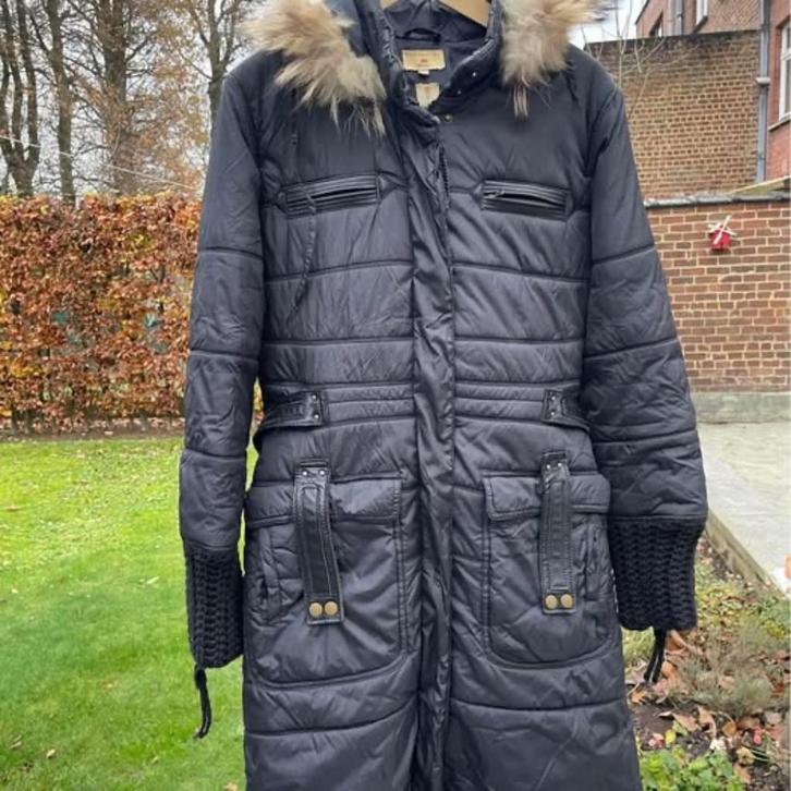 Prachtige jas van ESSENTIEL. Maat 38, Kleding | Dames, Jassen | Winter, Zo goed als nieuw, Maat 38/40 (M), Zwart, Ophalen of Verzenden