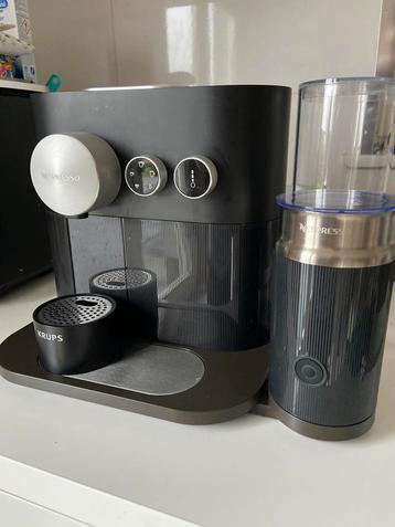 Nespresso Krups met melkopschuimer, Enlèvement, Comme neuf