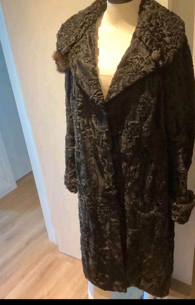 2 pelsmantels, velle frakken - ideaal voor Oilsjt Carnaval, Kleding | Dames, Jassen | Winter, Zwart, Ophalen of Verzenden