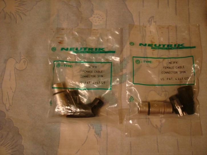 2 stuks Neutrik XLR fiche female type NC3FX nog nieuw., Muziek en Instrumenten, Kabels en Stekkers, Nieuw, Speaker of Versterker