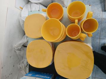Vaisselle jaune, Enlèvement, Assiettes(s)