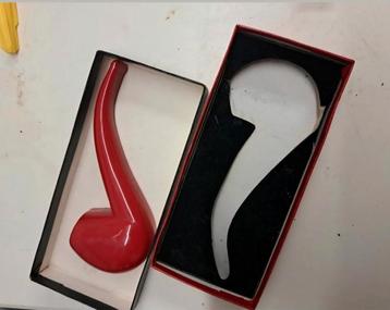 Opener van rene margritte /  de pijp beschikbaar voor biedingen