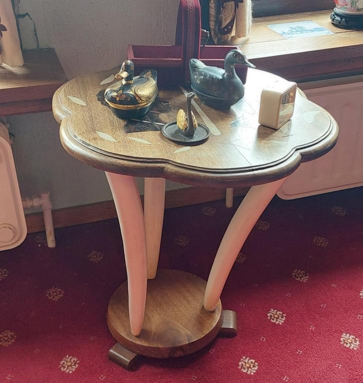 Vintage bijzettafel – koloniale stijl – ivoorkleurige poten, Antiek en Kunst, Antiek | Meubels | Tafels, Ophalen