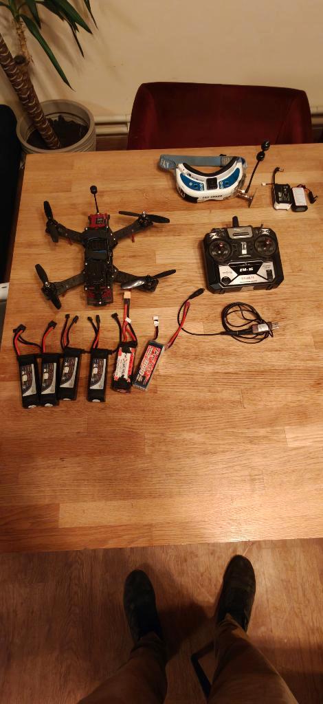 FPV drone + fatshark + radio + alles, Audio, Tv en Foto, Drones, Gebruikt, Racedrone, Basiskwaliteit, Overige merken, 250 tot 900 gram