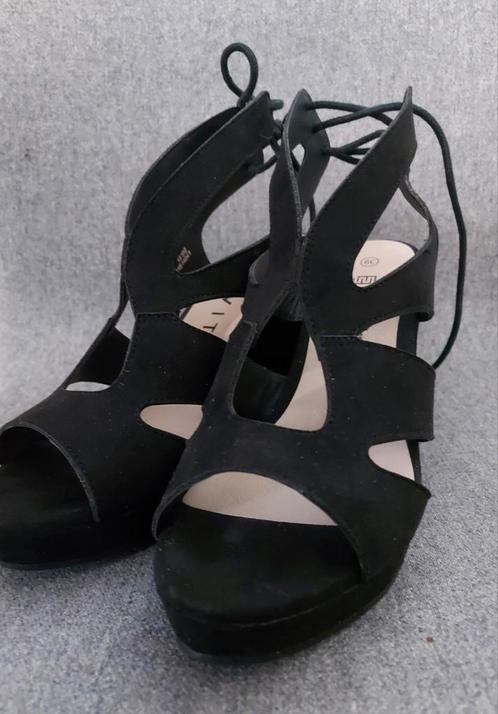 Sandales noires pointure 39 (neuves), Vêtements | Femmes, Chaussures, Neuf, Sandales et Mûles, Noir, Enlèvement