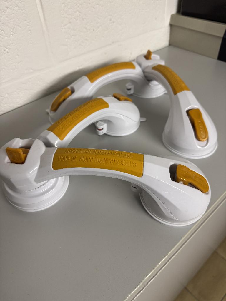 HOEKIGE HANDGREEP MET ZUIGNAP, Huis en Inrichting, Badkamer | Badtextiel en Accessoires, Zo goed als nieuw, Overige typen, Overige kleuren