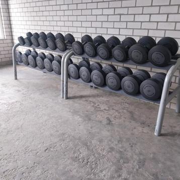 Technogym dumbells set 12 kilo tot 36 kilo + technogym racks beschikbaar voor biedingen