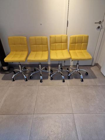 Set van 4 stoelen nog nieuw,  20€ per stuk 70€ per set beschikbaar voor biedingen