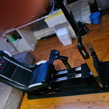 sim rig met monitor 47inch stuur en pedalen beschikbaar voor biedingen