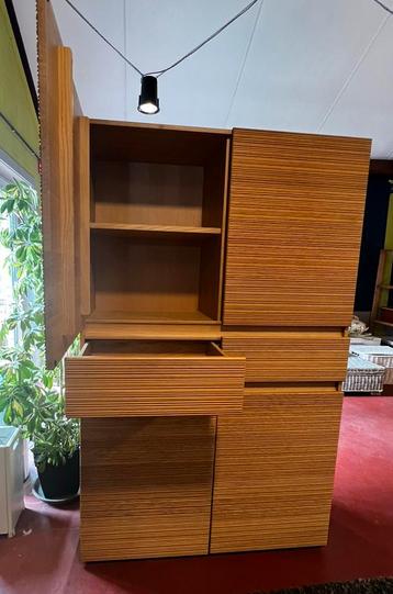 Houten Kast beschikbaar voor biedingen