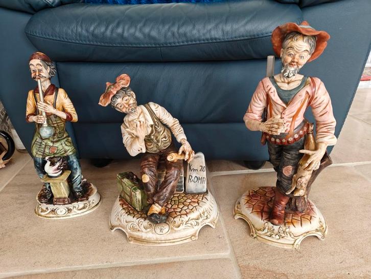 3 Capodimonte beelden in goede staat, Verzamelen, Beelden en Beeldjes, Zo goed als nieuw, Ophalen