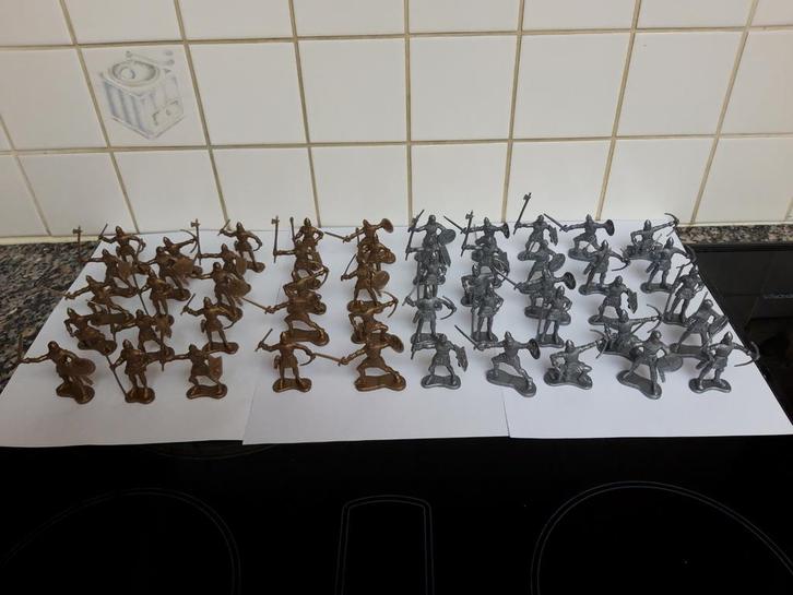 50 ridder-soldaten - 2 teams van 25 in goud en zilver, Kinderen en Baby's, Speelgoed | Actiefiguren, Zo goed als nieuw, Ophalen of Verzenden