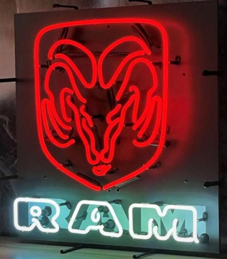 RAM neon decoratie verlichting USA reclame mancave showroom, Verzamelen, Merken en Reclamevoorwerpen, Nieuw, Lichtbak of (neon) lamp