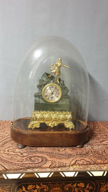 Mooi vuurvergulde pendule met muziekdoos  beschikbaar voor biedingen