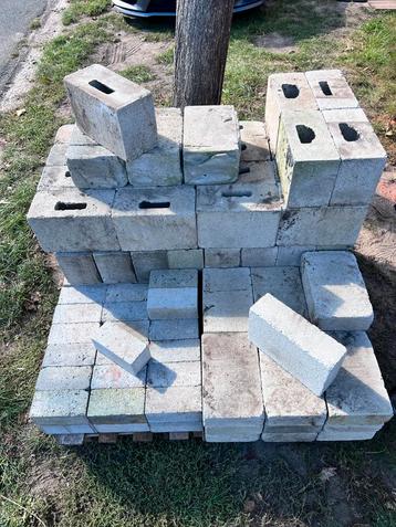 Betonblokken GRATIS beschikbaar voor biedingen
