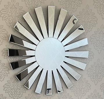 Spiegel beschikbaar voor biedingen