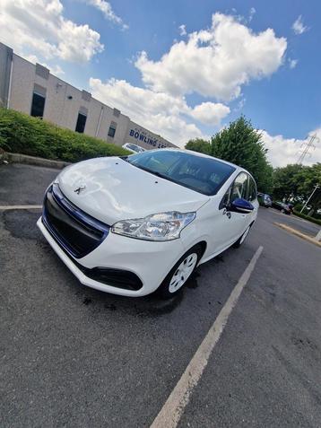 Peugeot 208 zoals 15.700klm!!!! 1.2 benzine beschikbaar voor biedingen