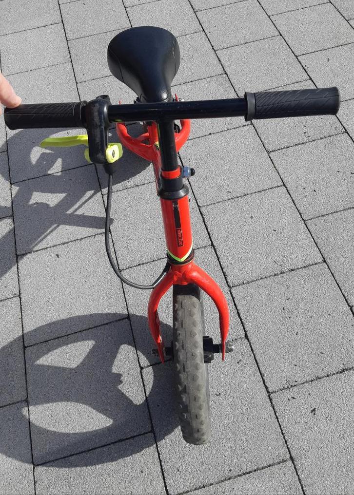 Loopfiets 2 tot 4 jaar + draagriem, Kinderen en Baby's, Speelgoed | Buiten | Voertuigen en Loopfietsen, Zo goed als nieuw, Loopfiets