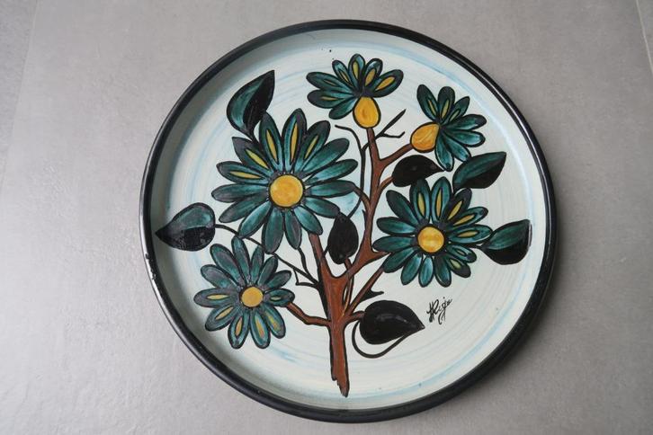 Plat fleuri en céramique Rigo Bruxelles 33 cm, Antiek en Kunst, Antiek | Keramiek en Aardewerk, Ophalen of Verzenden
