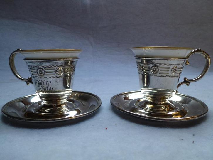 2 petites tasses argent et porcelaine, Verzamelen, Porselein, Kristal en Bestek, Gebruikt, Kop en/of schotel, Porselein, Verzilverd