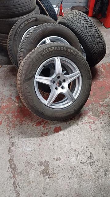 Audi Q5 banden+velgen 235/65/17 all sezone
Met bouten  beschikbaar voor biedingen