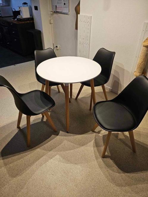 Table salle à manger scandinave neufff, Maison & Meubles, Tables | Tables à manger, Neuf, 50 à 100 cm, 50 à 100 cm, Quatre personnes