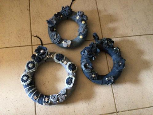 Recycled jeans bloemenkransen, Hobby en Vrije tijd, Feestartikelen, Ophalen of Verzenden