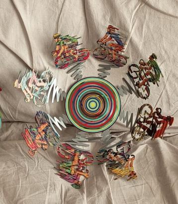 D. GERSTEIN Pop Art Metal „Cyclists Bowl” Colorful Wall Art beschikbaar voor biedingen