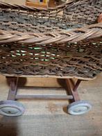 Vintage(+/-1959) rietens speelgoed wagen/wiegje, Antiek en Kunst, Ophalen